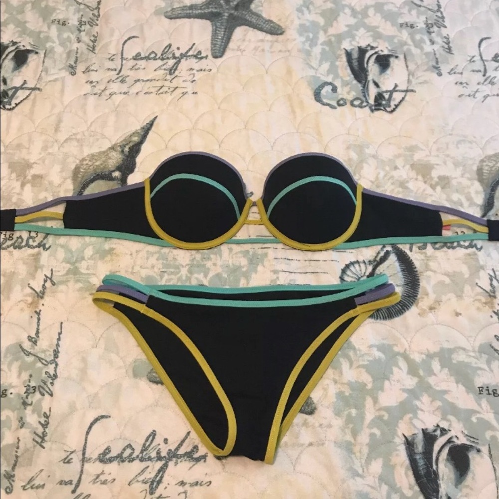 Victoria’s Secret bathing suit 36C tops M bottoms